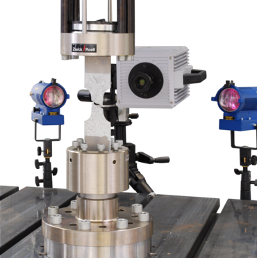 Testing machine for high strain rates: Fixture for high-speed tensile tests on metals